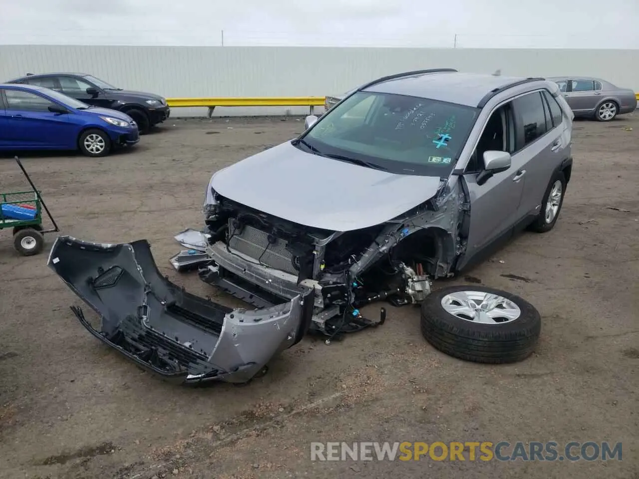 2 fotografías del automóvil dañado JTMMWRFV1LD055593 TOYOTA RAV4 2020