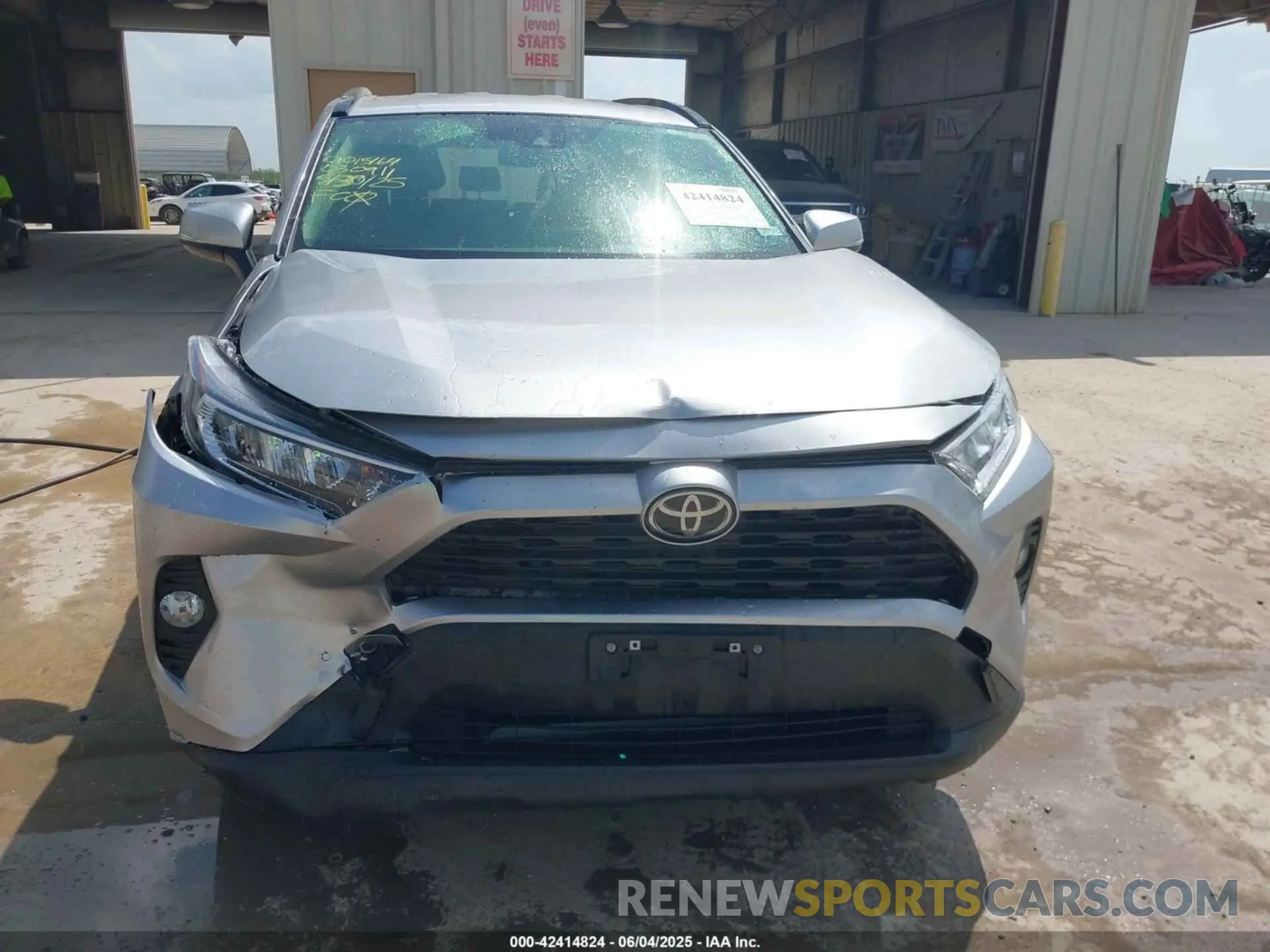 12 fotografías del automóvil dañado JTMP1RFV0LJ030911 TOYOTA RAV4 2020