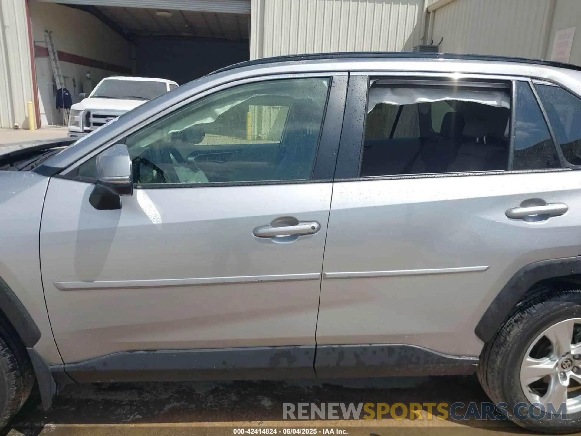 14 fotografías del automóvil dañado JTMP1RFV0LJ030911 TOYOTA RAV4 2020