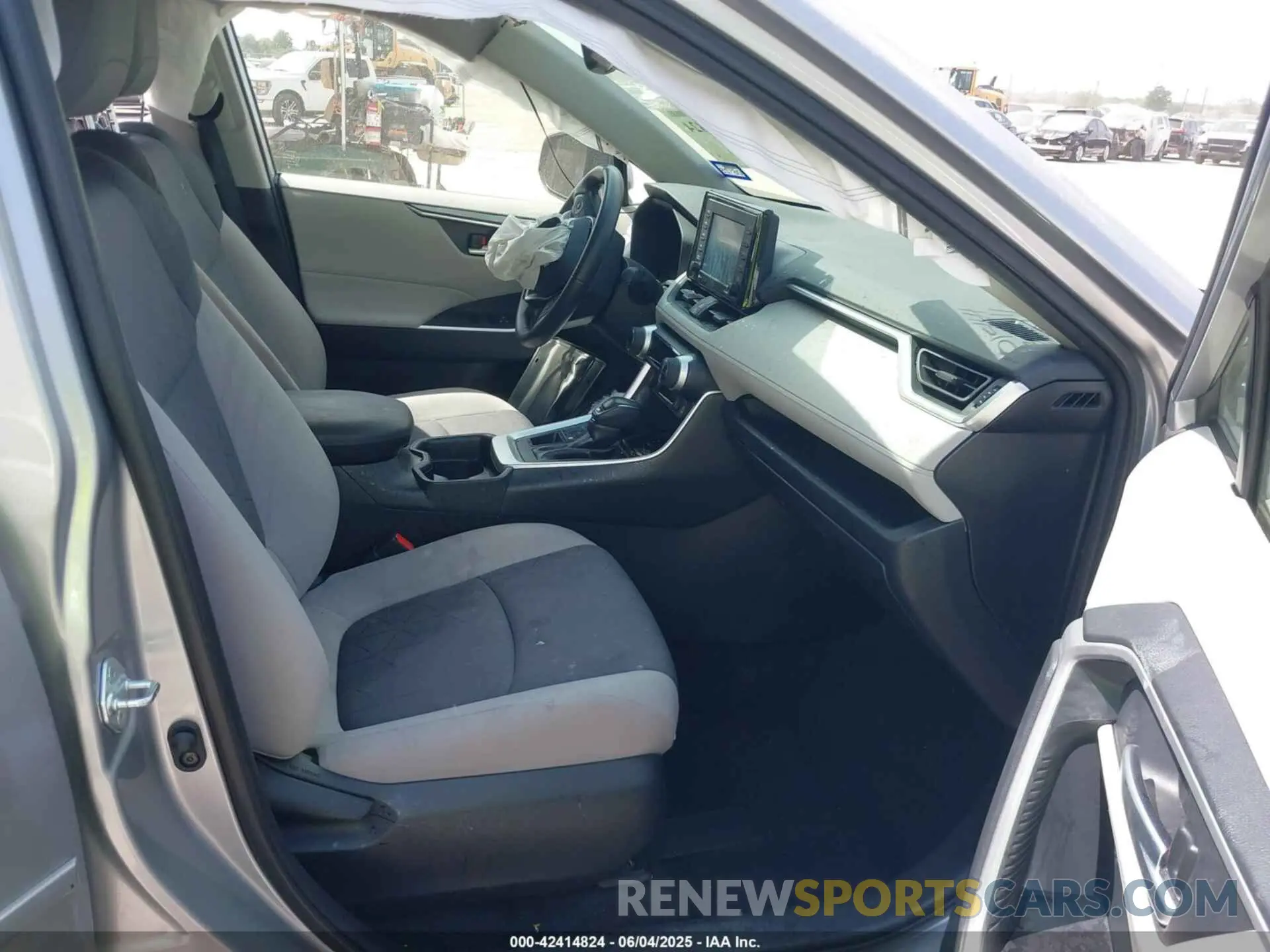 5 fotografías del automóvil dañado JTMP1RFV0LJ030911 TOYOTA RAV4 2020