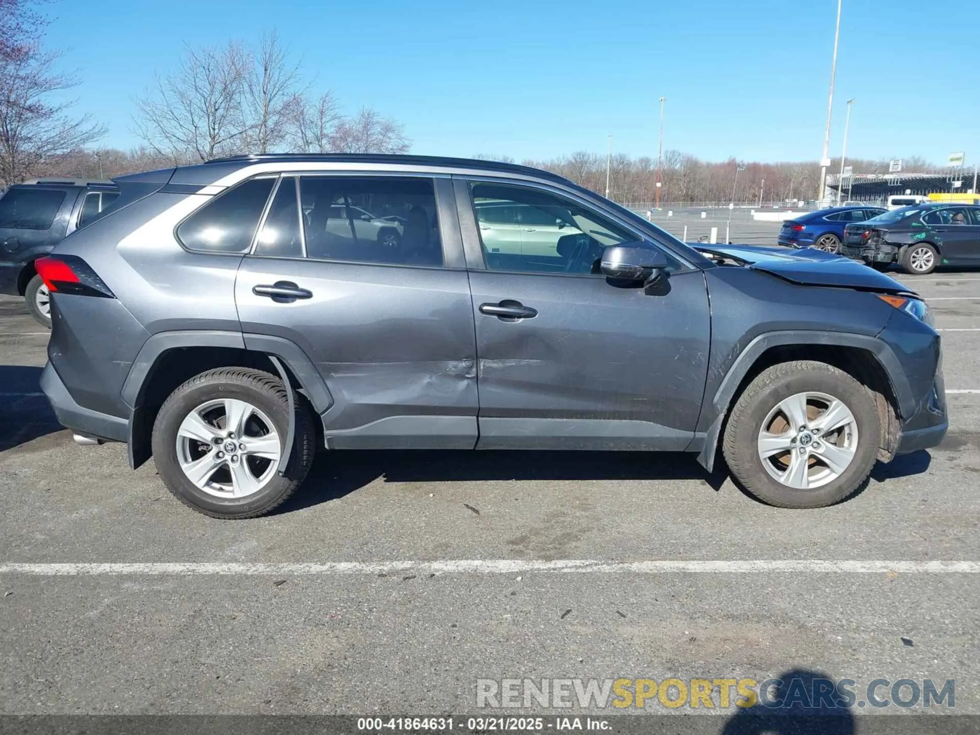 13 fotografías del automóvil dañado JTMP1RFV7LD526870 TOYOTA RAV4 2020