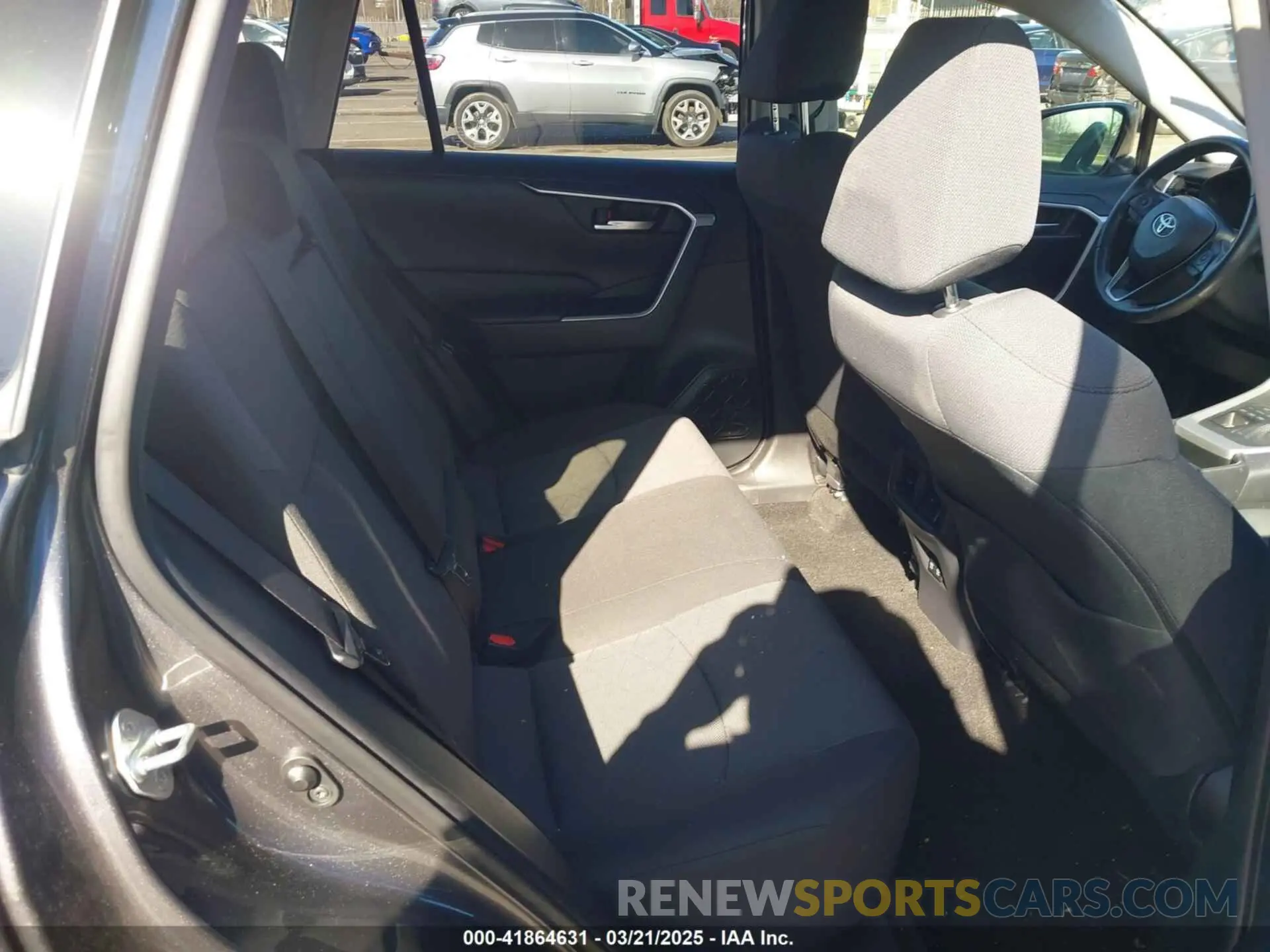 8 fotografías del automóvil dañado JTMP1RFV7LD526870 TOYOTA RAV4 2020