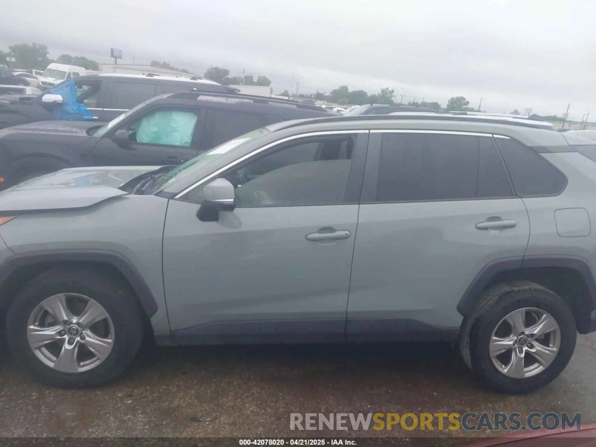 15 fotografías del automóvil dañado JTMP1RFV8LJ032079 TOYOTA RAV4 2020