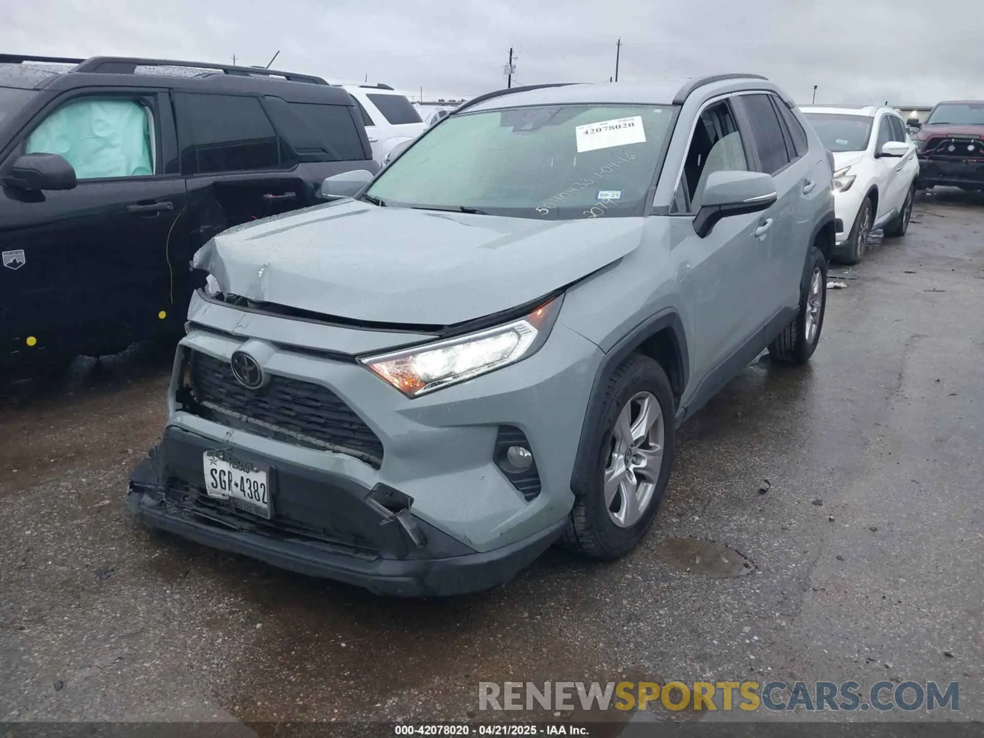 2 fotografías del automóvil dañado JTMP1RFV8LJ032079 TOYOTA RAV4 2020