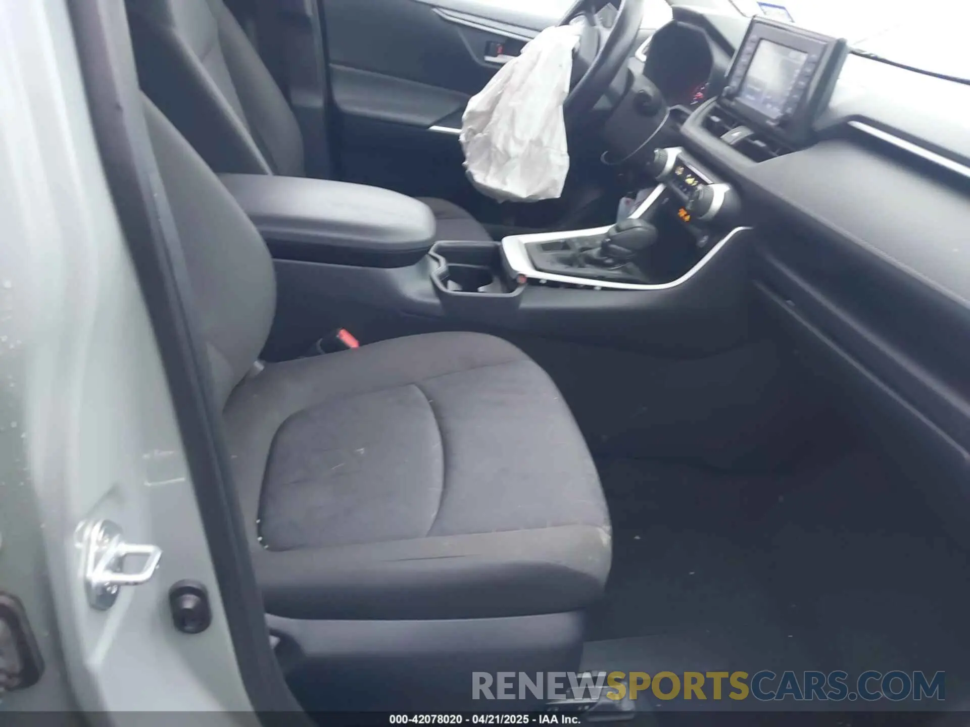 5 fotografías del automóvil dañado JTMP1RFV8LJ032079 TOYOTA RAV4 2020