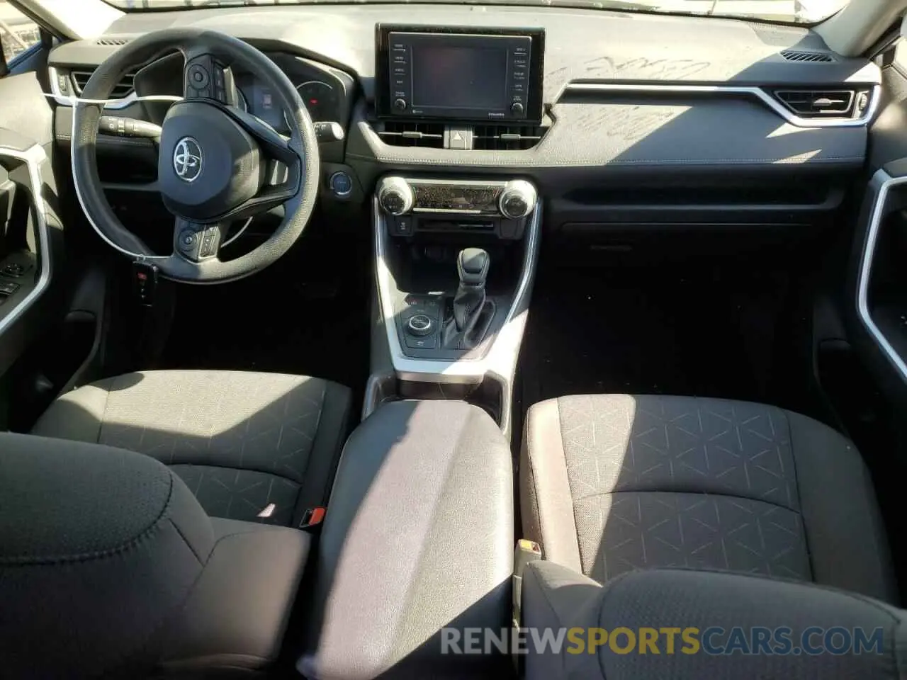 8 fotografías del automóvil dañado JTMRWRFV6LD072315 TOYOTA RAV4 2020
