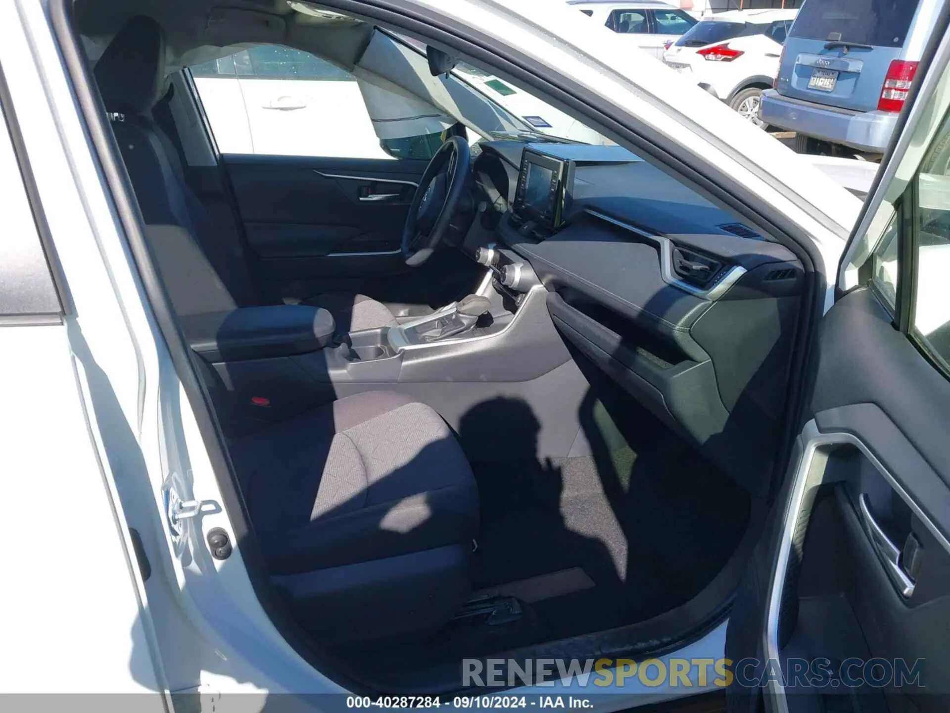 5 fotografías del automóvil dañado JTMW1RFV9LD059818 TOYOTA RAV4 2020