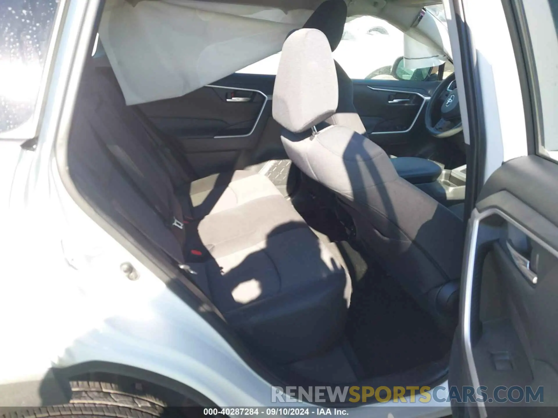 8 fotografías del automóvil dañado JTMW1RFV9LD059818 TOYOTA RAV4 2020