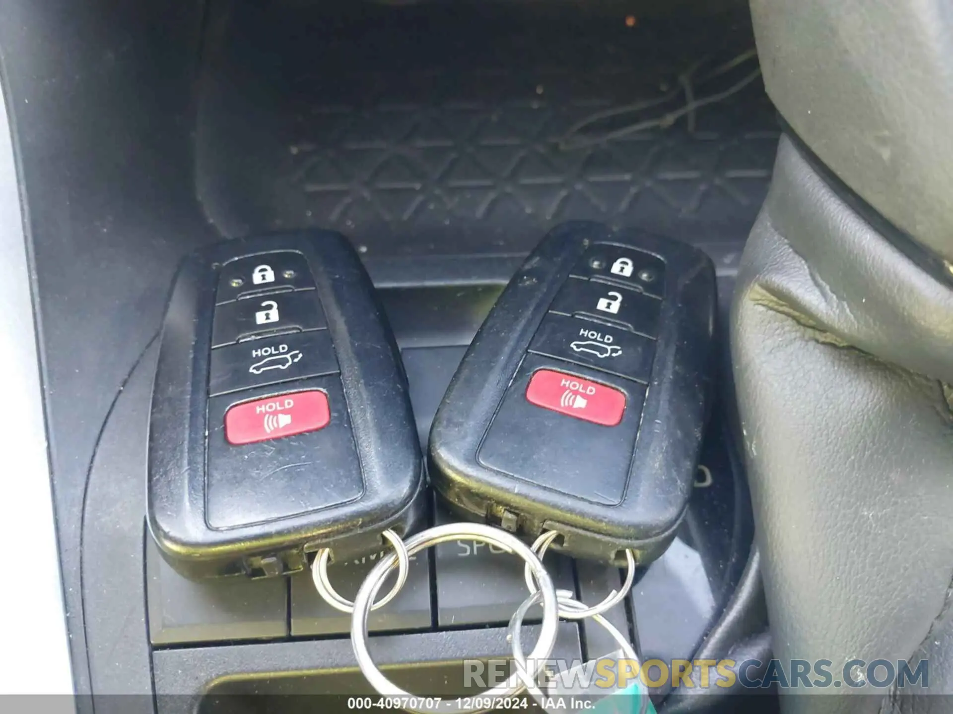11 fotografías del automóvil dañado JTMW1RFV9LJ019983 TOYOTA RAV4 2020