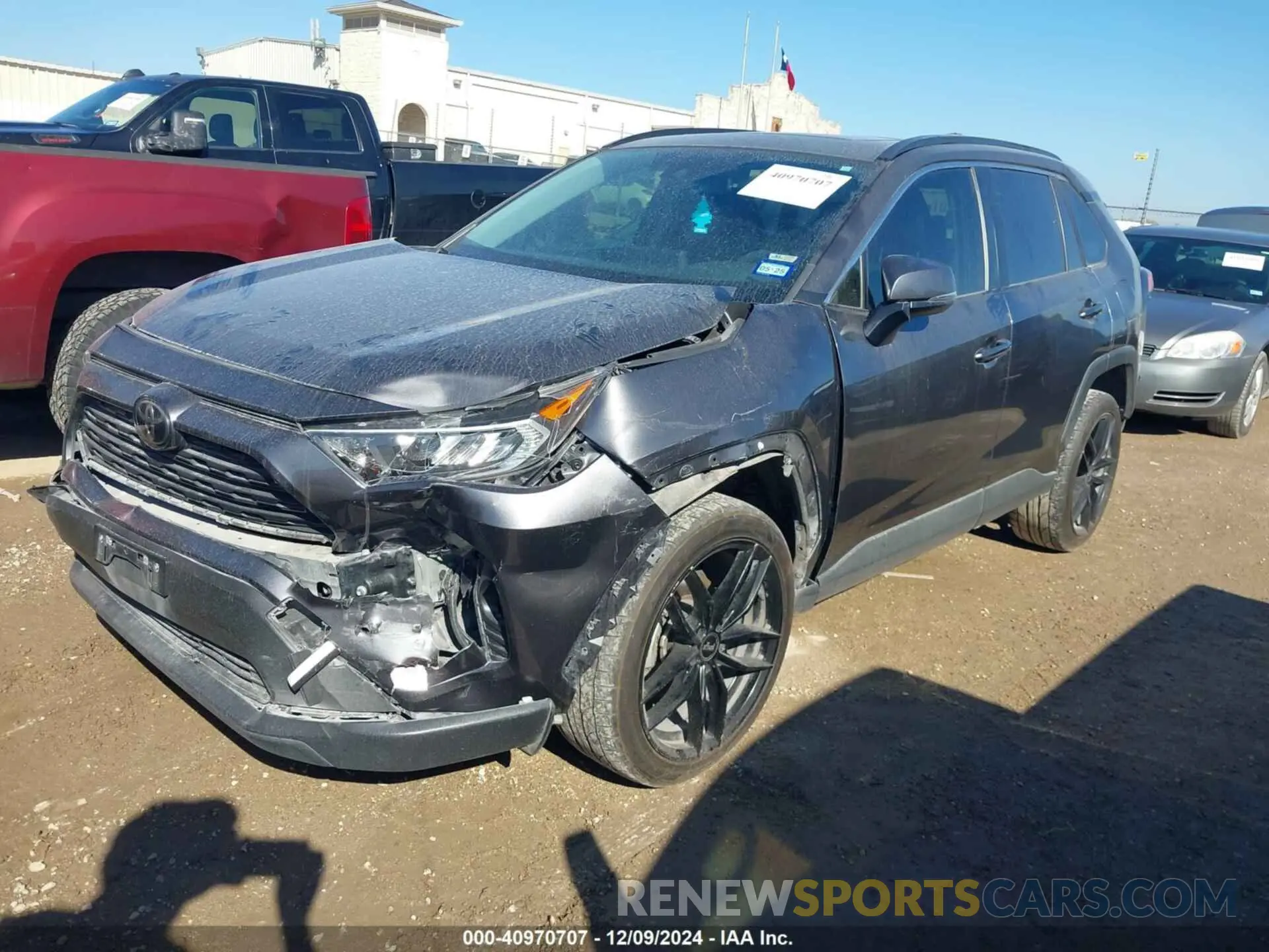2 fotografías del automóvil dañado JTMW1RFV9LJ019983 TOYOTA RAV4 2020