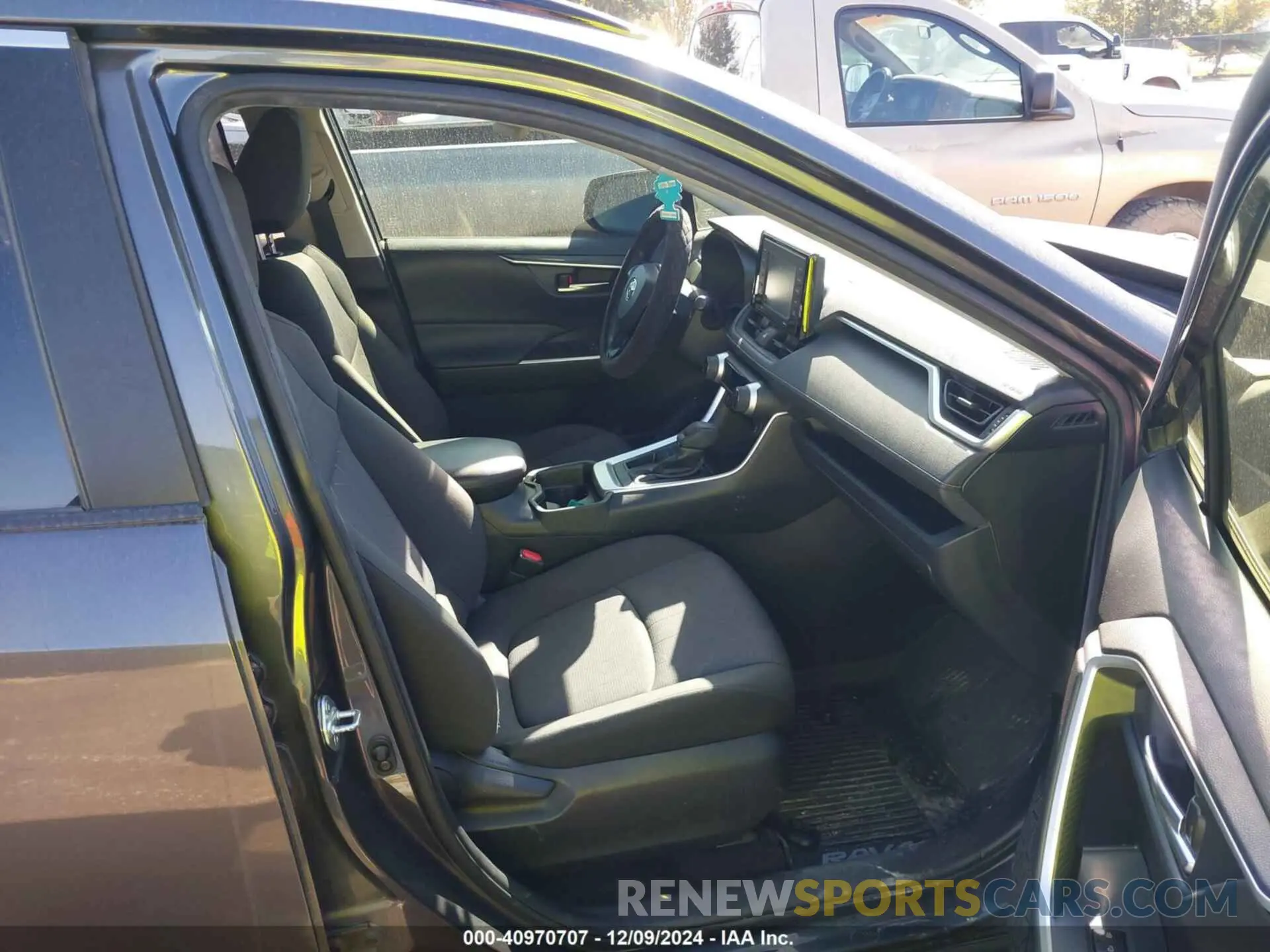 5 fotografías del automóvil dañado JTMW1RFV9LJ019983 TOYOTA RAV4 2020
