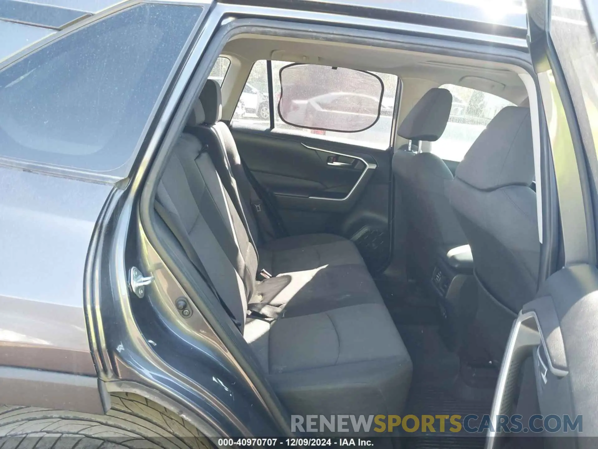 8 fotografías del automóvil dañado JTMW1RFV9LJ019983 TOYOTA RAV4 2020