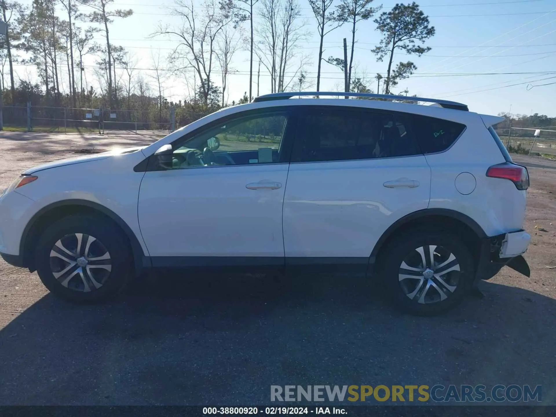 14 fotografías del automóvil dañado JTMZFREV8HJ710364 TOYOTA RAV4 2020