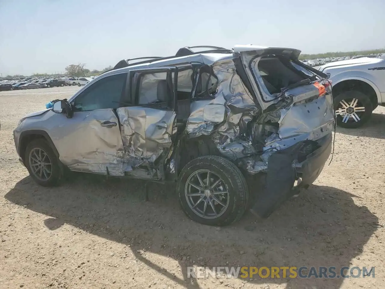 2 fotografías del automóvil dañado 2T3C1RFV3MC098588 TOYOTA RAV4 2021