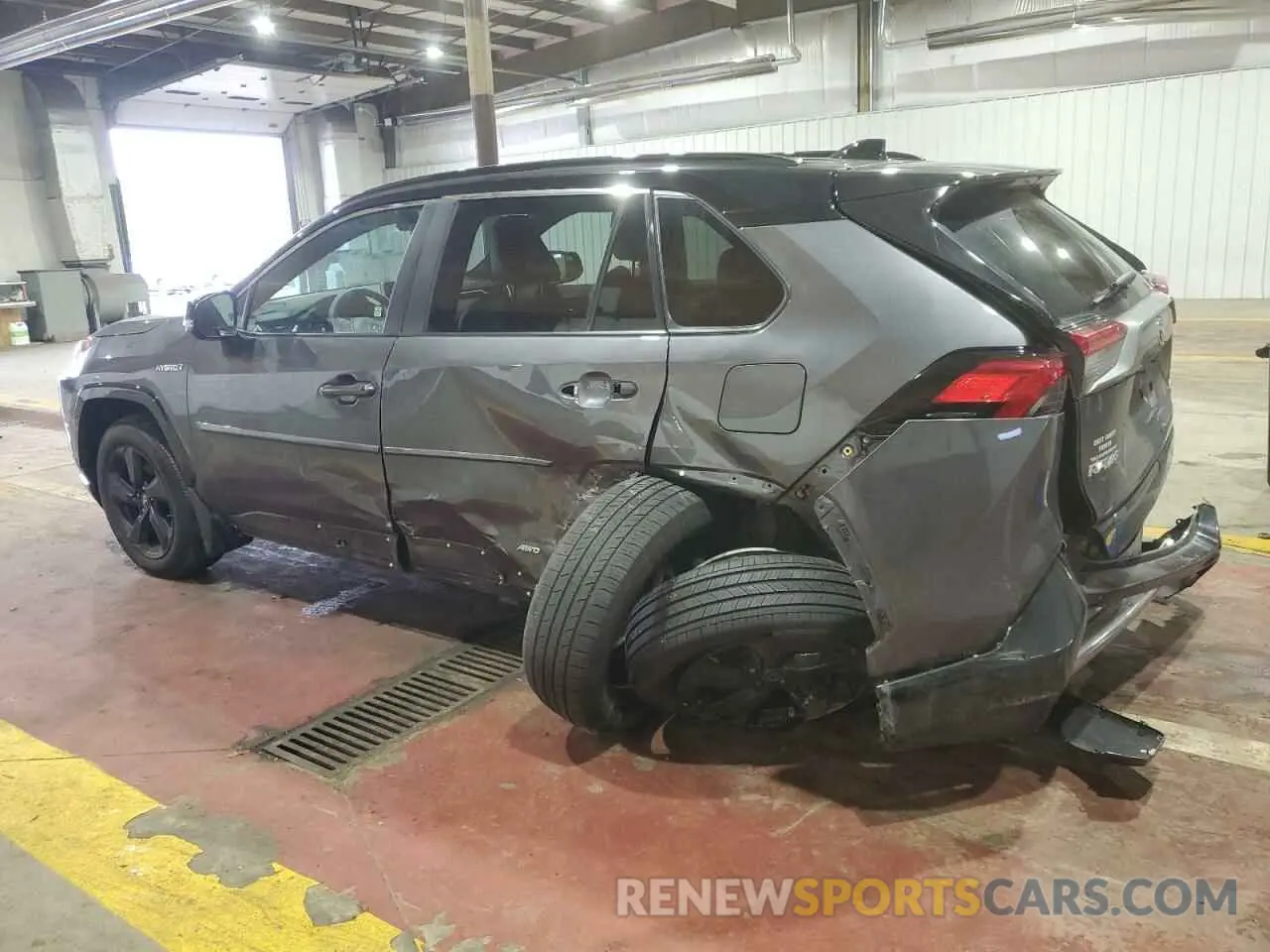 2 fotografías del automóvil dañado 2T3E6RFV9MW006442 TOYOTA RAV4 2021