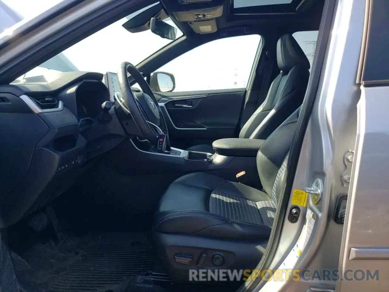 7 fotografías del automóvil dañado 2T3E6RFV9MW013200 TOYOTA RAV4 2021