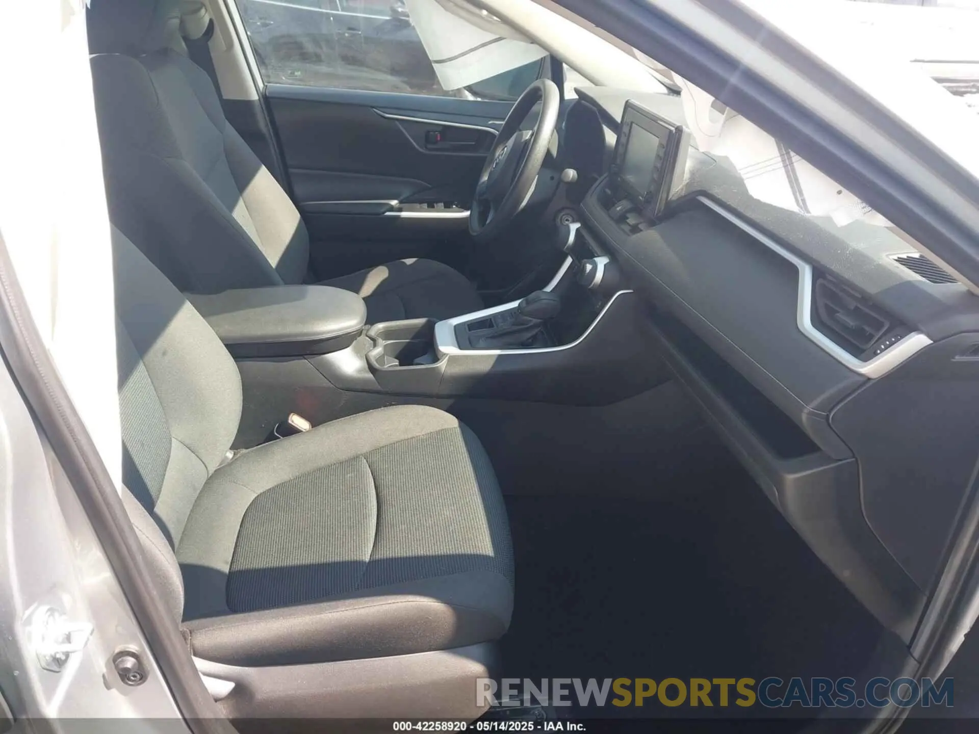 5 fotografías del automóvil dañado 2T3F1RFV0MC142978 TOYOTA RAV4 2021