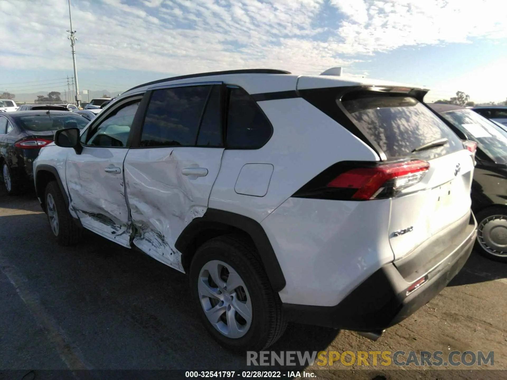 3 fotografías del automóvil dañado 2T3H1RFV0MC113568 TOYOTA RAV4 2021