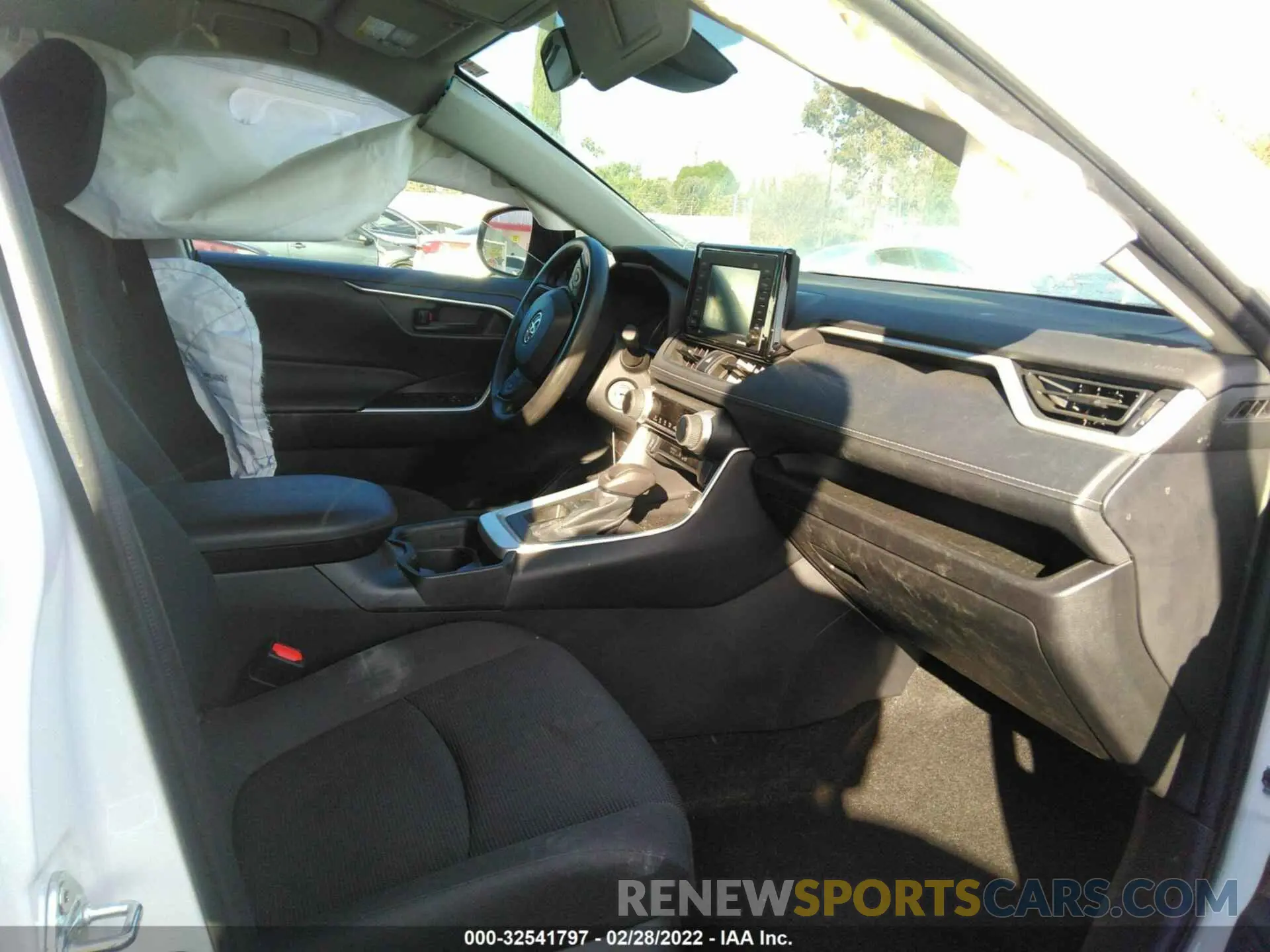 5 fotografías del automóvil dañado 2T3H1RFV0MC113568 TOYOTA RAV4 2021