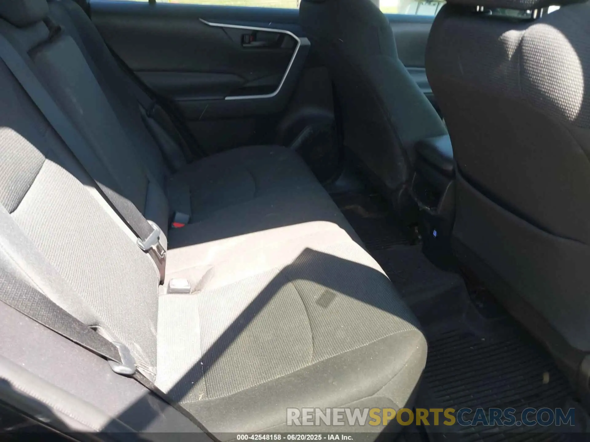 8 fotografías del automóvil dañado 2T3H1RFV2MC112003 TOYOTA RAV4 2021