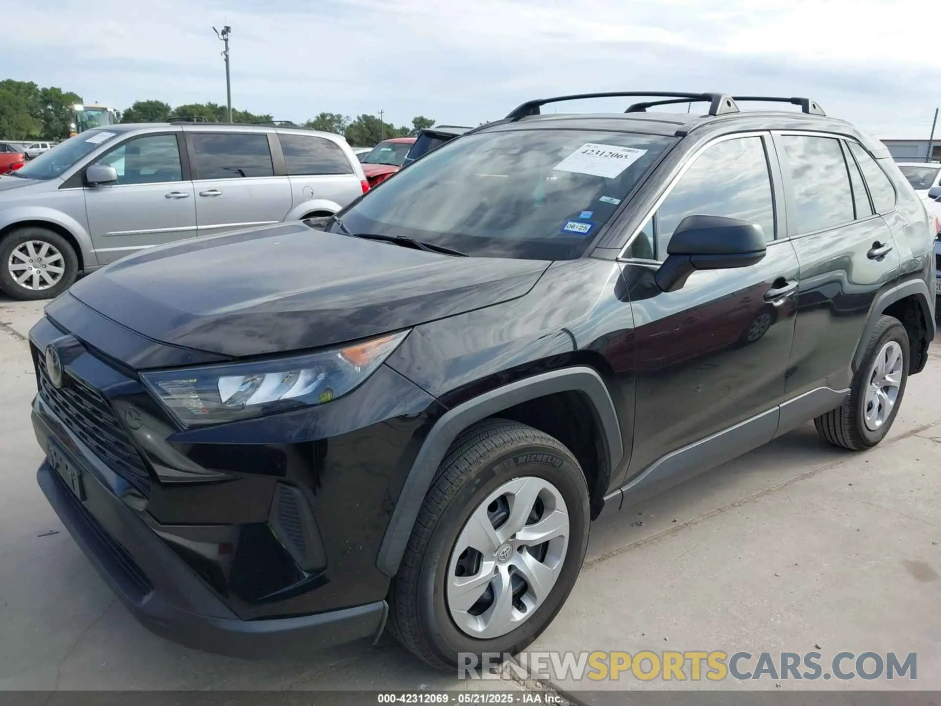 2 fotografías del automóvil dañado 2T3H1RFV4MW124698 TOYOTA RAV4 2021