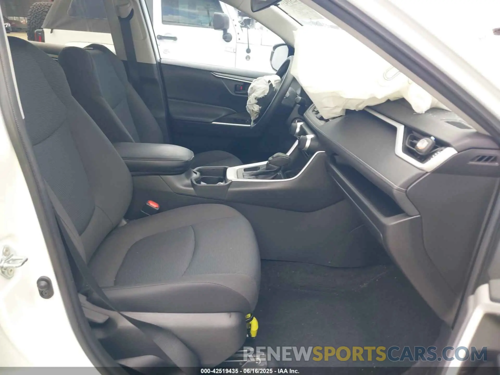 5 fotografías del automóvil dañado 2T3H1RFV8MW182801 TOYOTA RAV4 2021