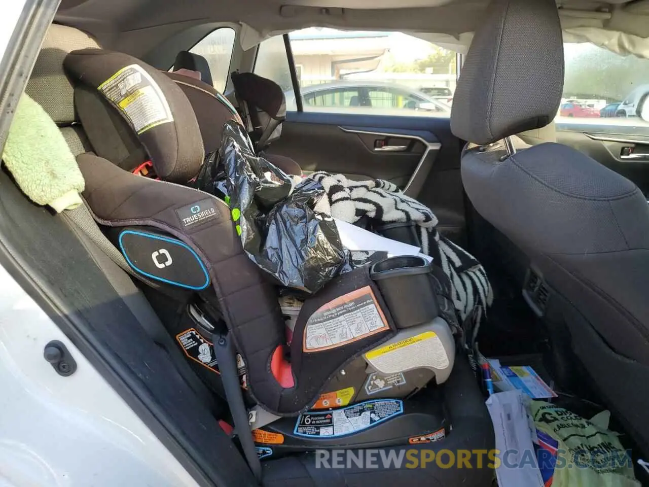 11 fotografías del automóvil dañado 2T3P1RFV2MC244559 TOYOTA RAV4 2021