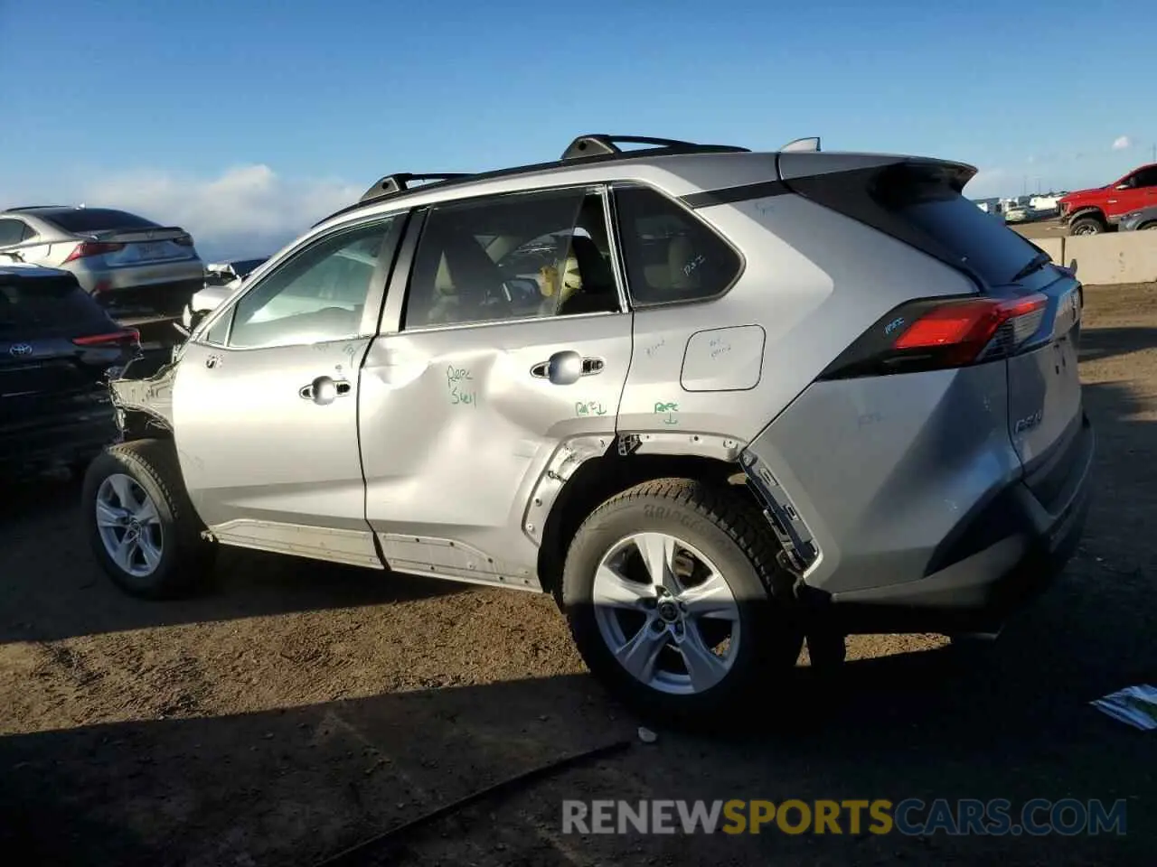 2 fotografías del automóvil dañado 2T3P1RFV4MC210056 TOYOTA RAV4 2021