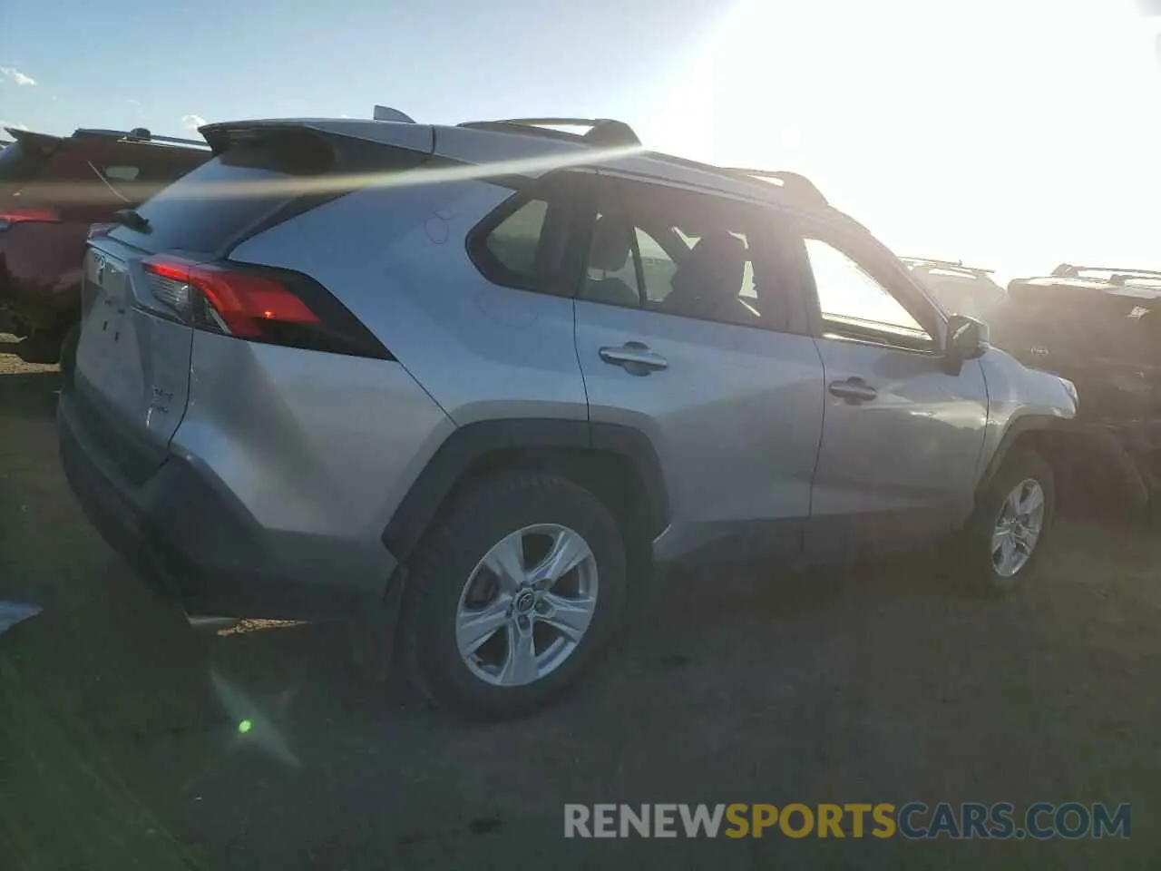 3 fotografías del automóvil dañado 2T3P1RFV4MC210056 TOYOTA RAV4 2021