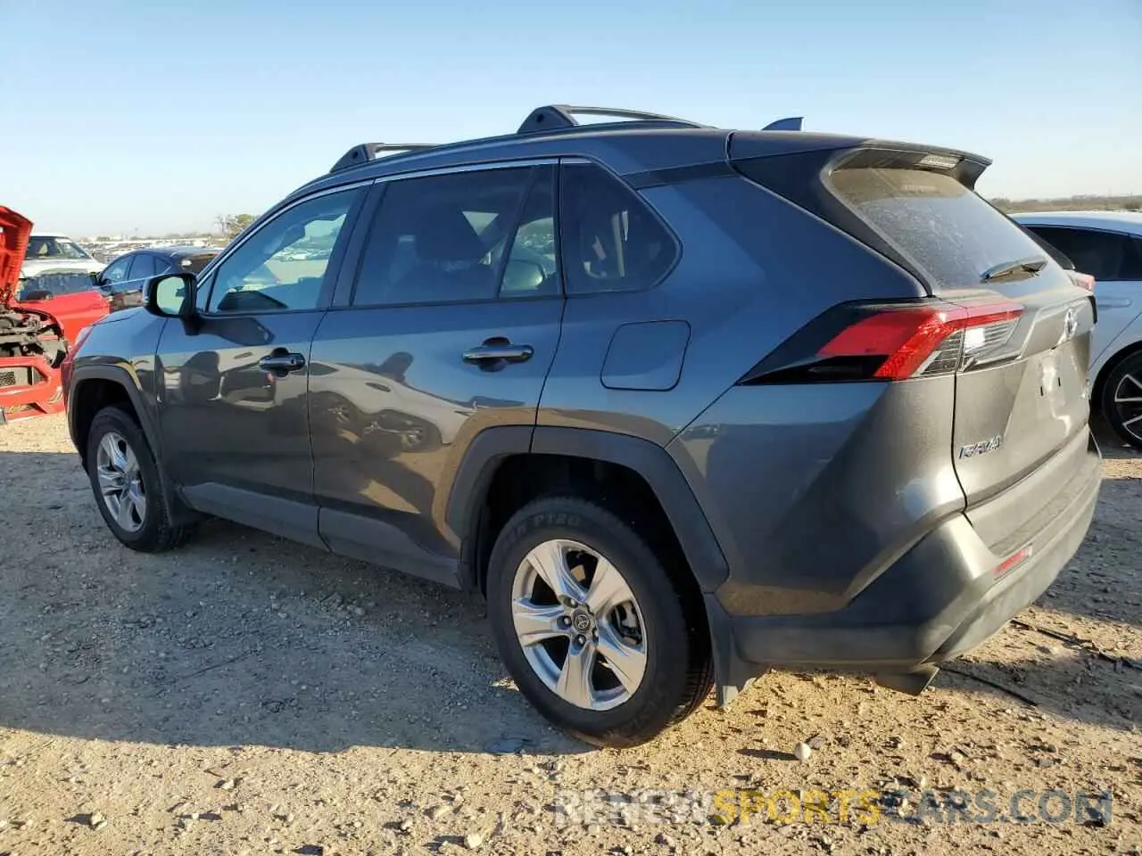 2 fotografías del automóvil dañado 2T3P1RFVXMC237472 TOYOTA RAV4 2021