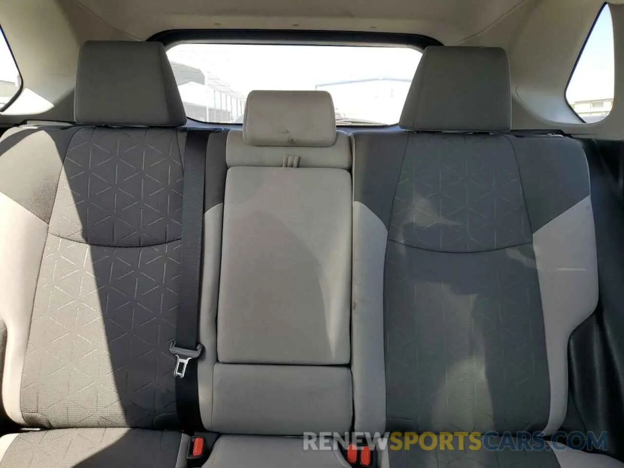 10 fotografías del automóvil dañado 2T3RWRFV9MW121785 TOYOTA RAV4 2021