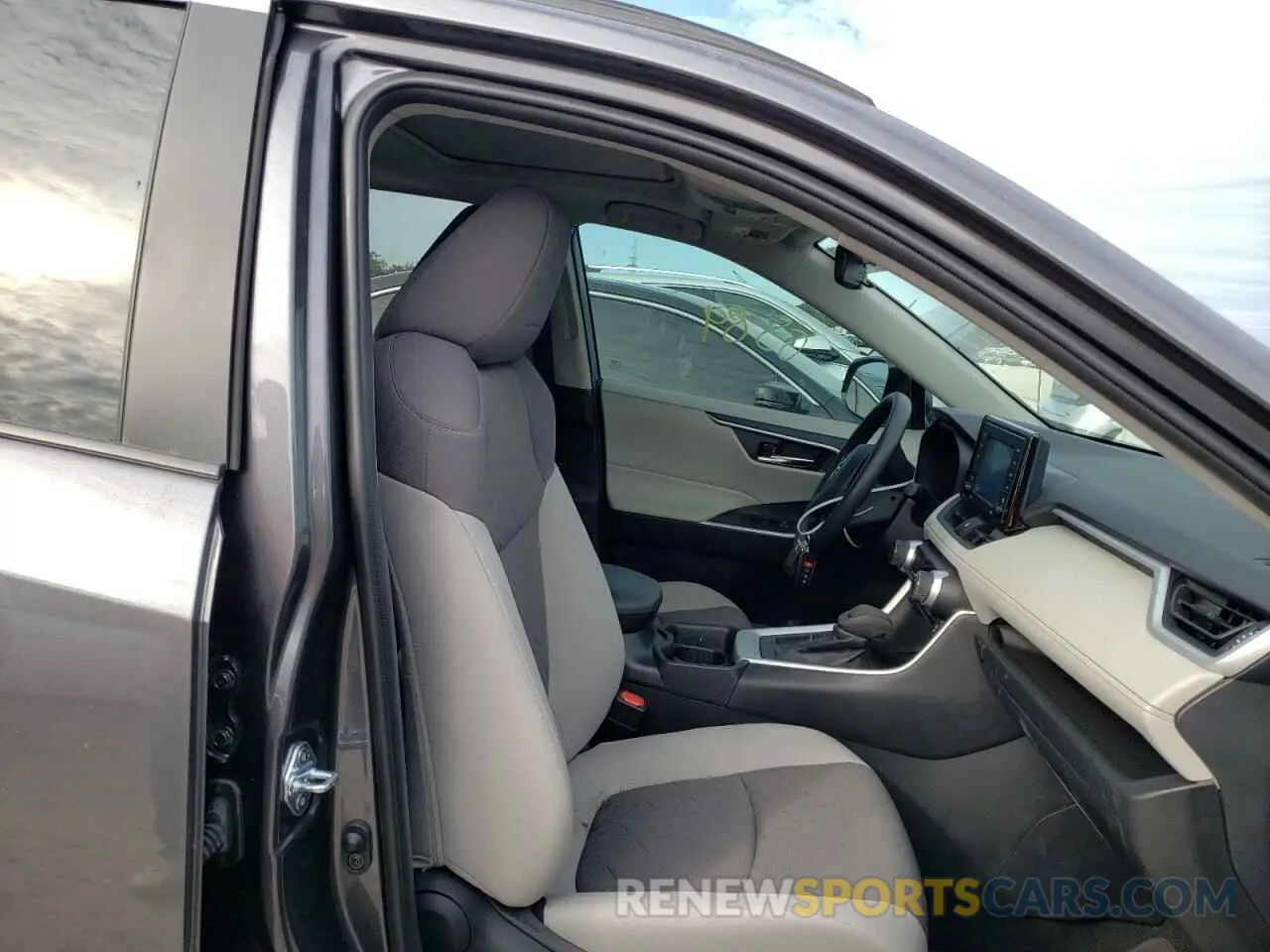 5 fotografías del automóvil dañado 2T3W1RFV0MC118017 TOYOTA RAV4 2021