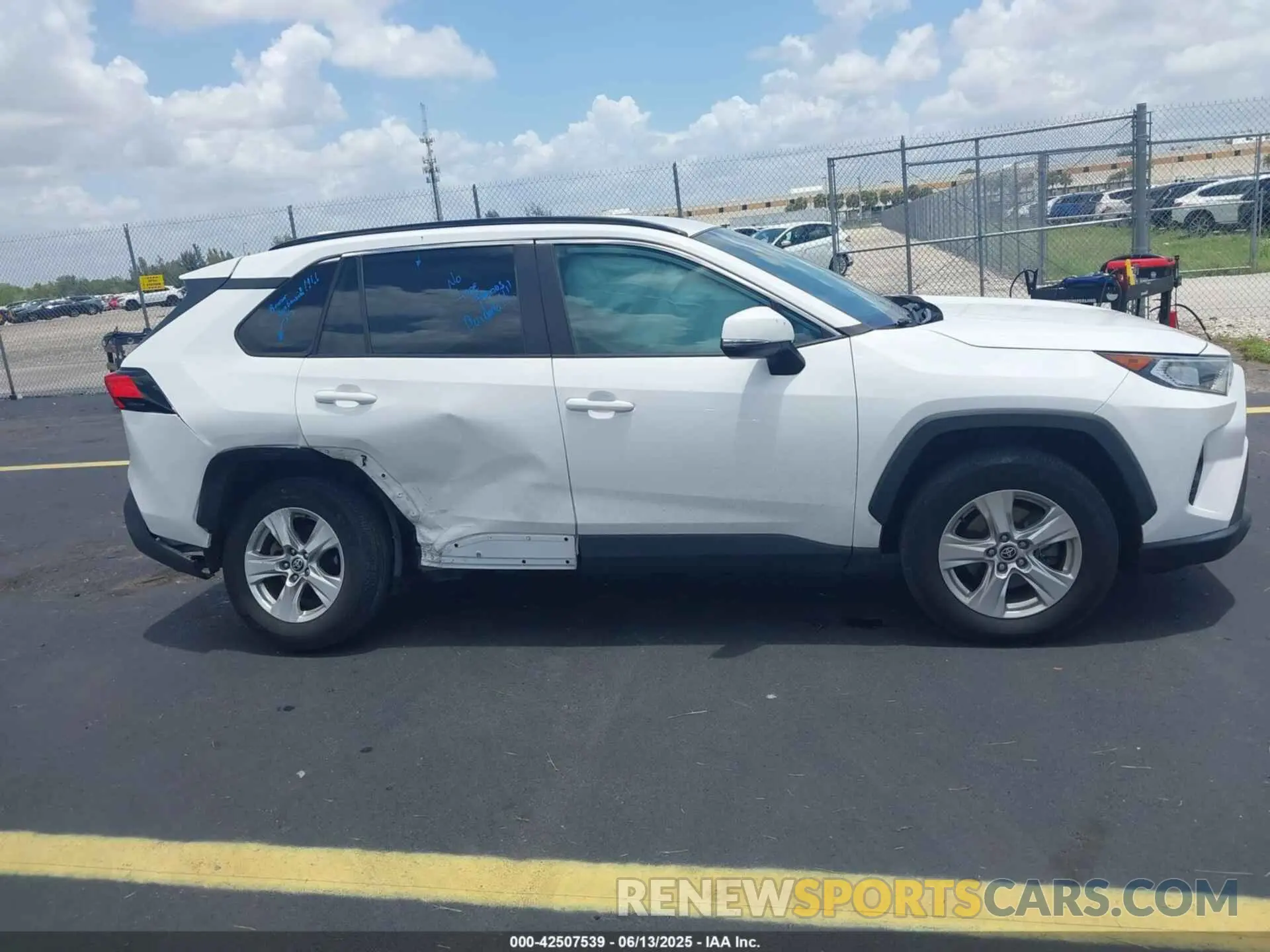 13 fotografías del automóvil dañado 2T3W1RFV1MC136218 TOYOTA RAV4 2021