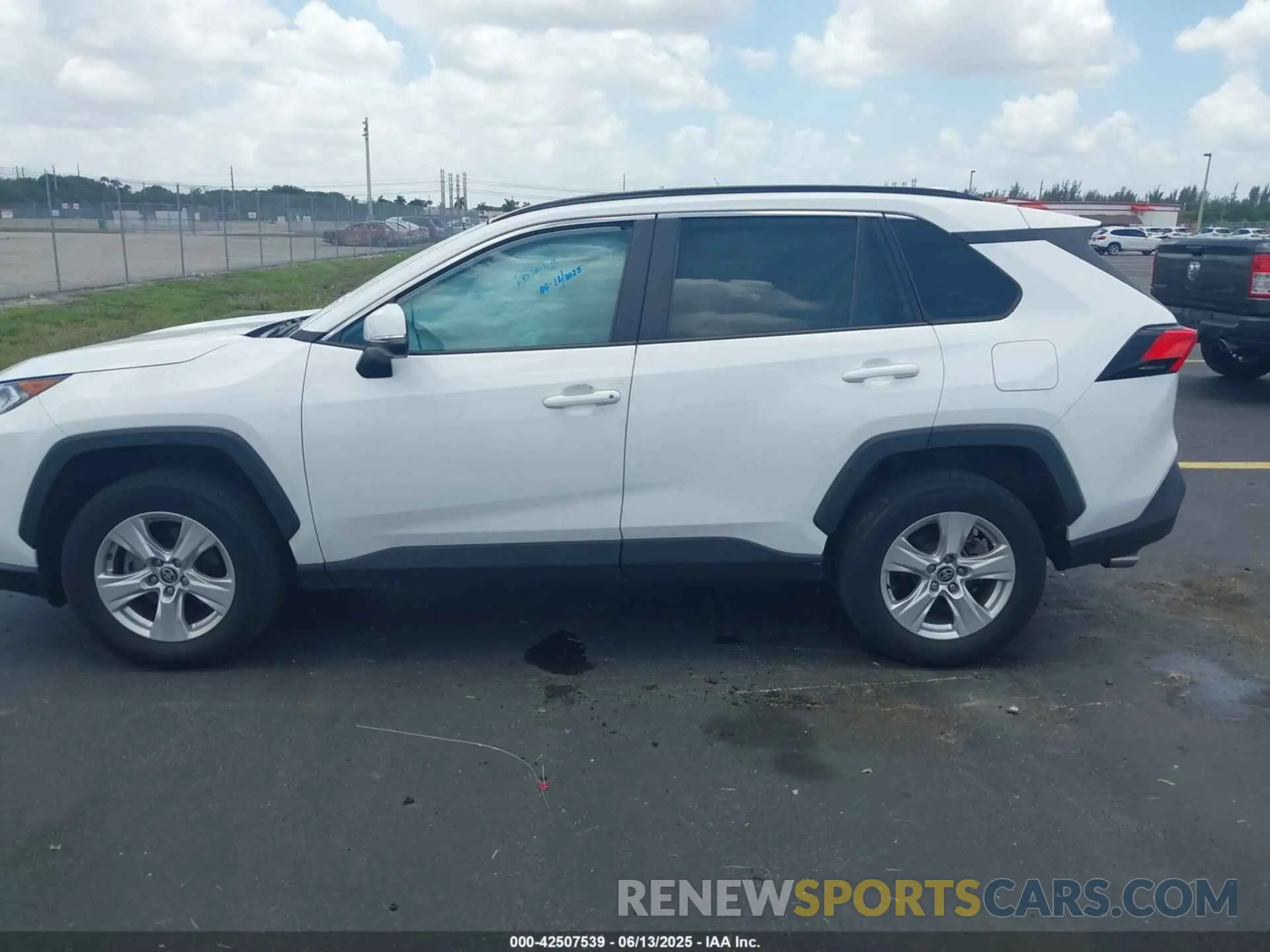 14 fotografías del automóvil dañado 2T3W1RFV1MC136218 TOYOTA RAV4 2021