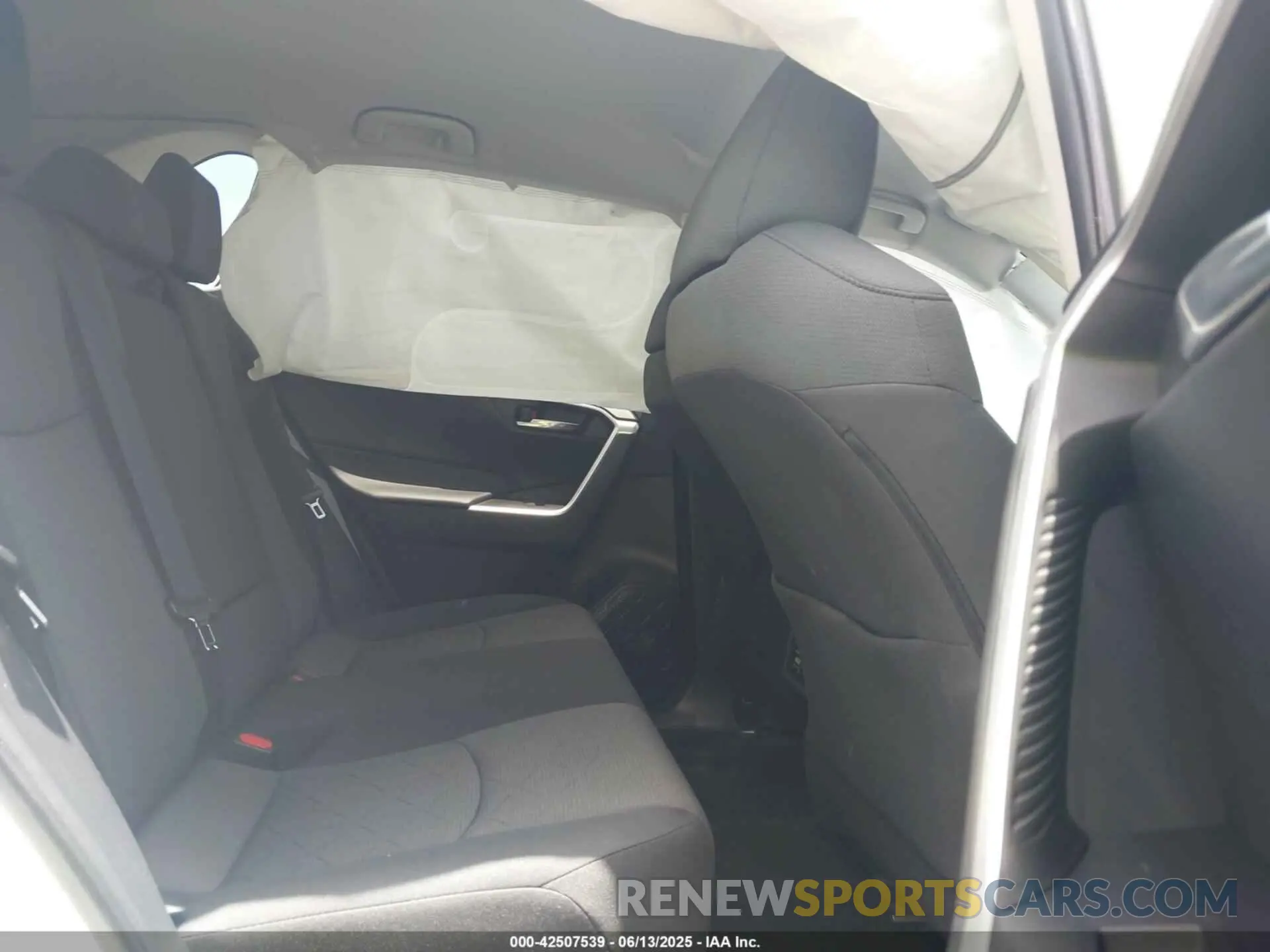 8 fotografías del automóvil dañado 2T3W1RFV1MC136218 TOYOTA RAV4 2021