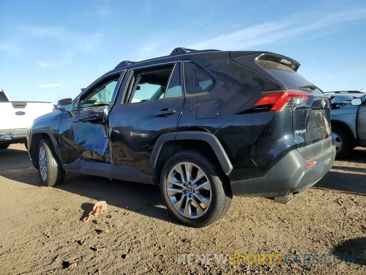 2 fotografías del automóvil dañado JTMA1RFVXMD069141 TOYOTA RAV4 2021