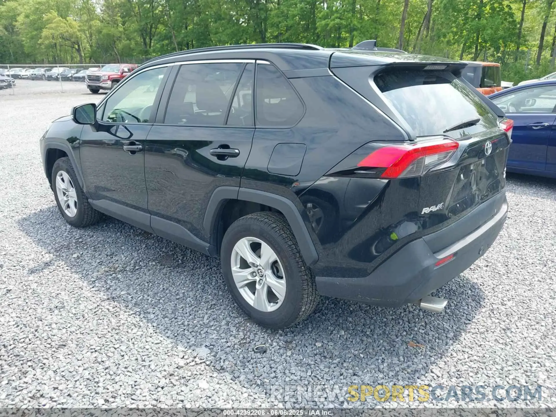 3 fotografías del automóvil dañado JTMP1RFV3MD532327 TOYOTA RAV4 2021