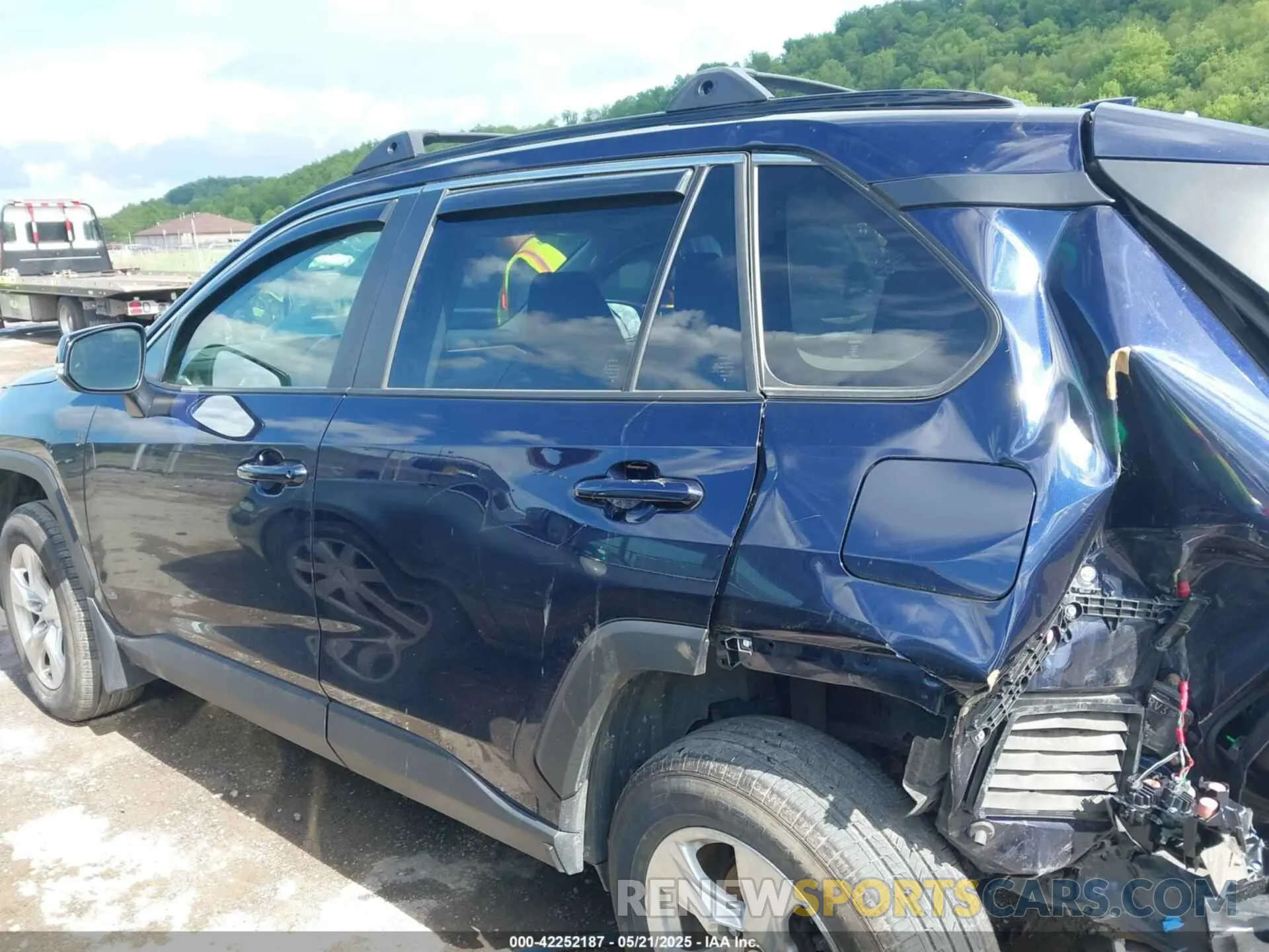 15 fotografías del automóvil dañado JTMP1RFV4MD071915 TOYOTA RAV4 2021