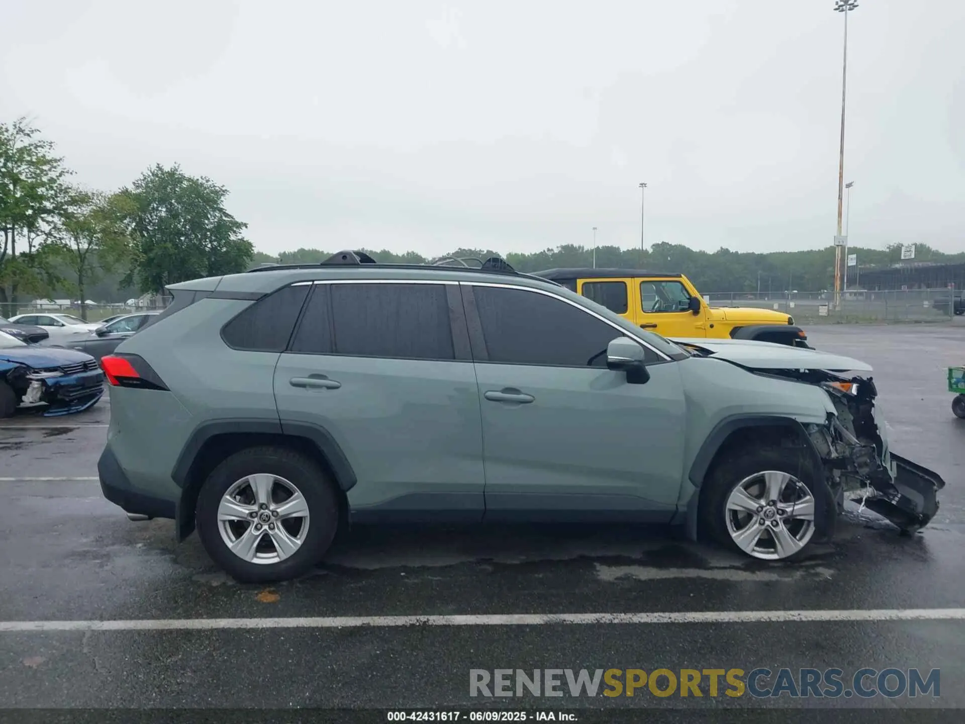 13 fotografías del automóvil dañado JTMP1RFV8MD070024 TOYOTA RAV4 2021