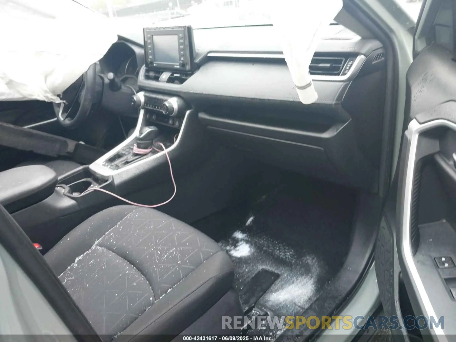 5 fotografías del automóvil dañado JTMP1RFV8MD070024 TOYOTA RAV4 2021