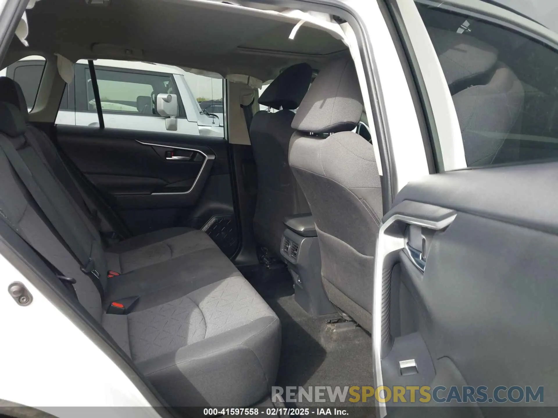 8 fotografías del automóvil dañado JTMP1RFV8MD084781 TOYOTA RAV4 2021
