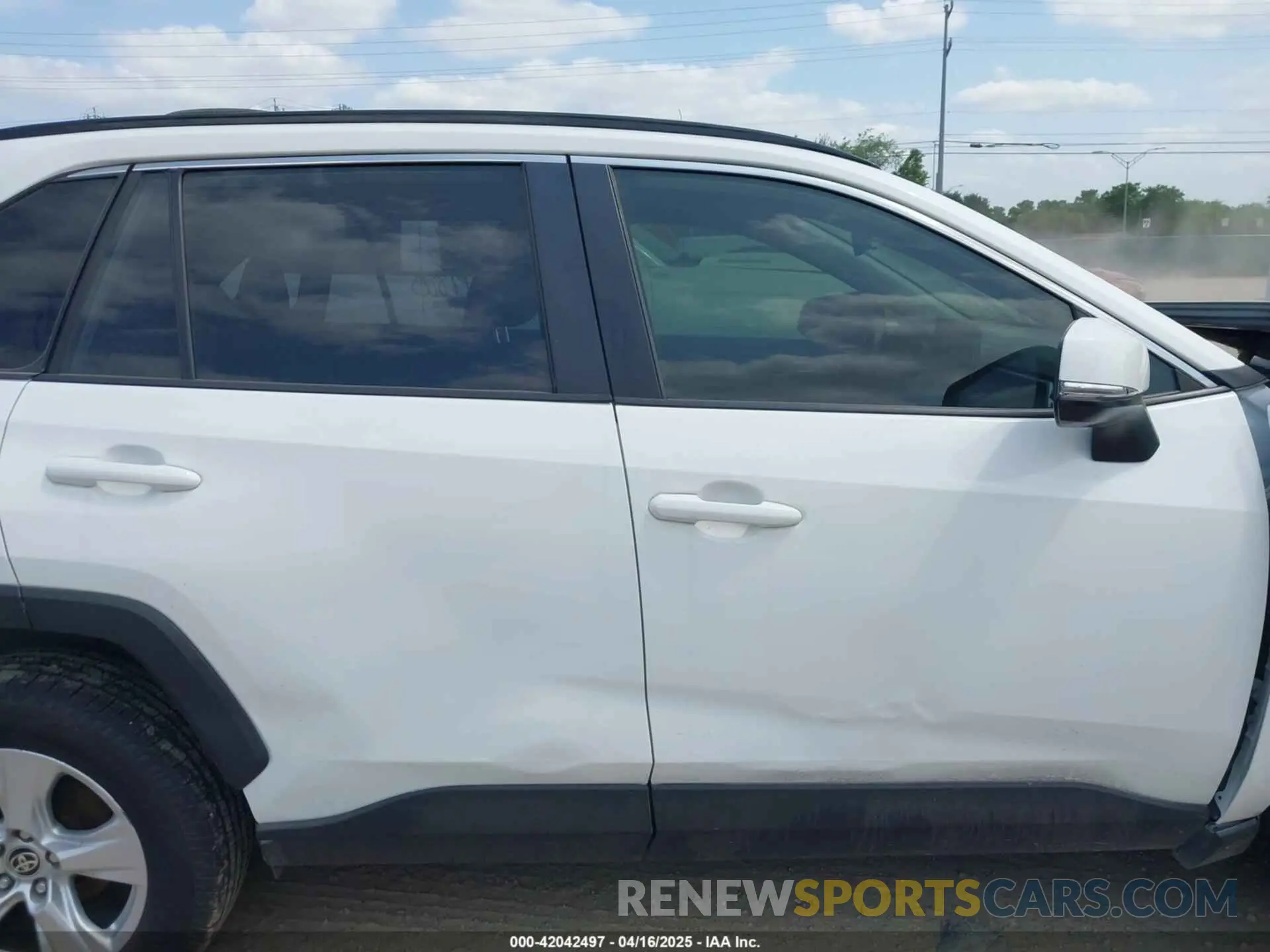 14 fotografías del automóvil dañado JTMW1RFV2MD065624 TOYOTA RAV4 2021