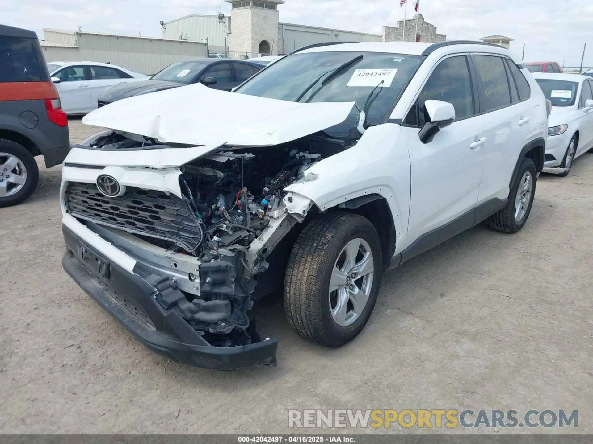 2 fotografías del automóvil dañado JTMW1RFV2MD065624 TOYOTA RAV4 2021