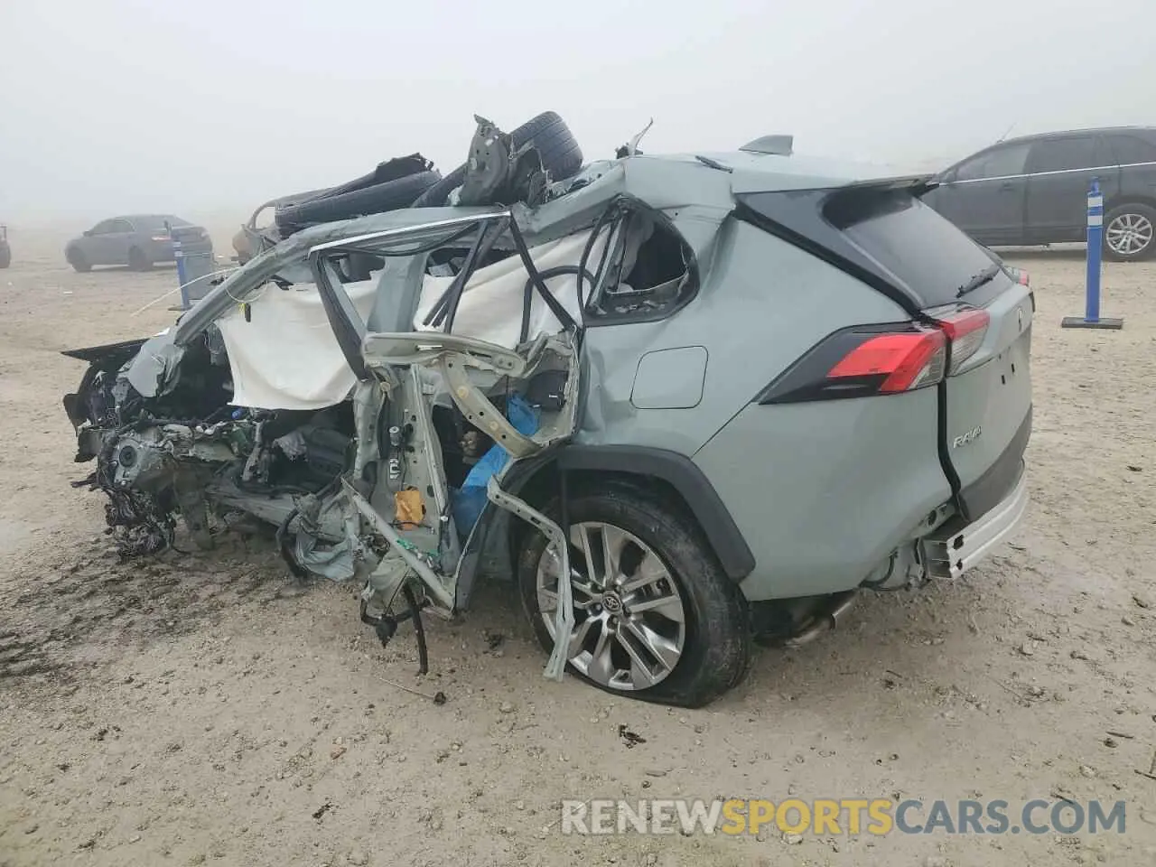 2 fotografías del automóvil dañado 2T3C1RFV0NW211543 TOYOTA RAV4 2022