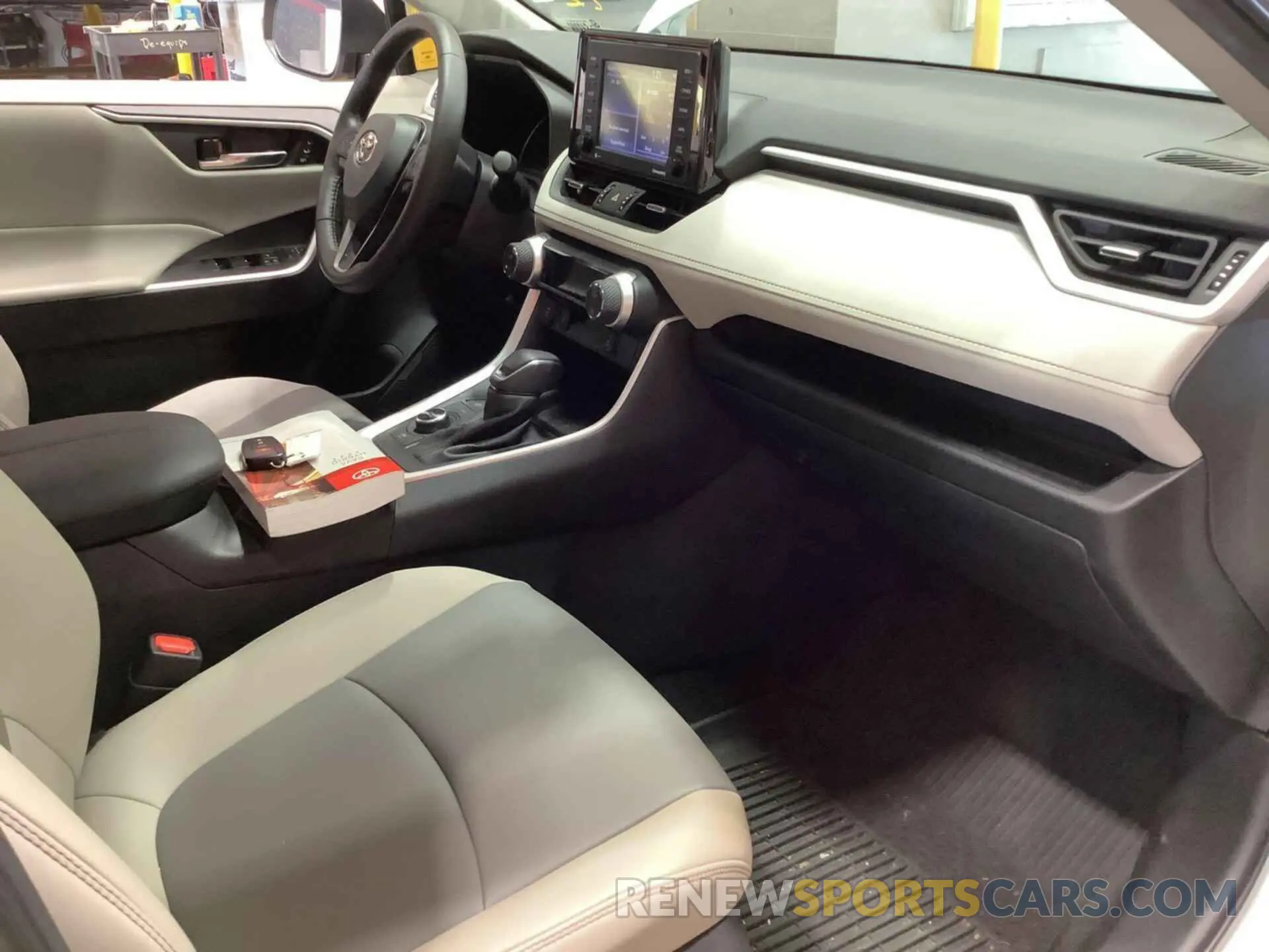 12 fotografías del automóvil dañado 4T3B6RFV5NU072118 TOYOTA RAV4 2022