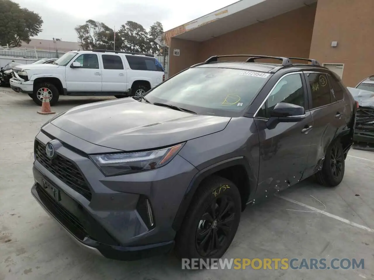 2 fotografías del automóvil dañado 4T3E6RFV9NU068280 TOYOTA RAV4 2022