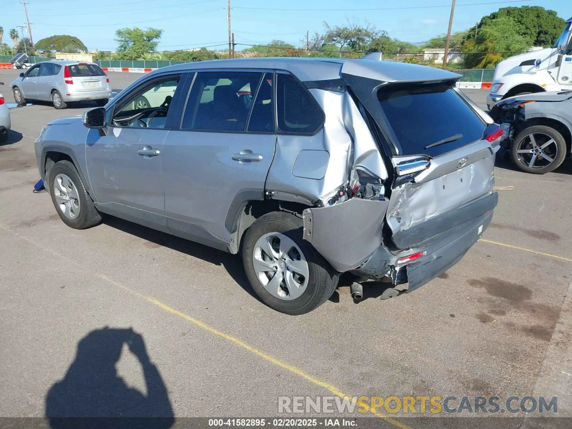 3 fotografías del automóvil dañado JTMG1RFV3ND085130 TOYOTA RAV4 2022