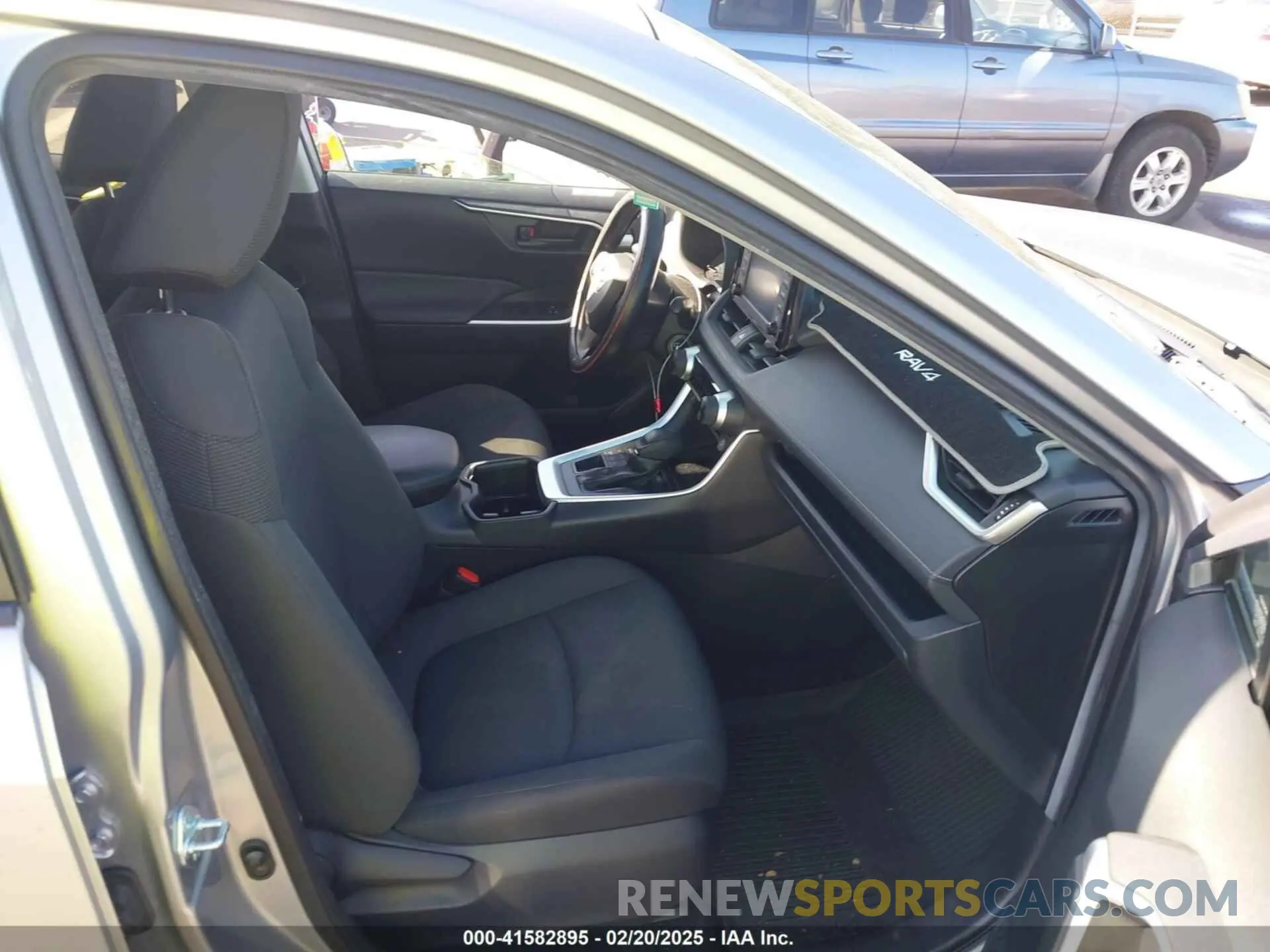 5 fotografías del automóvil dañado JTMG1RFV3ND085130 TOYOTA RAV4 2022