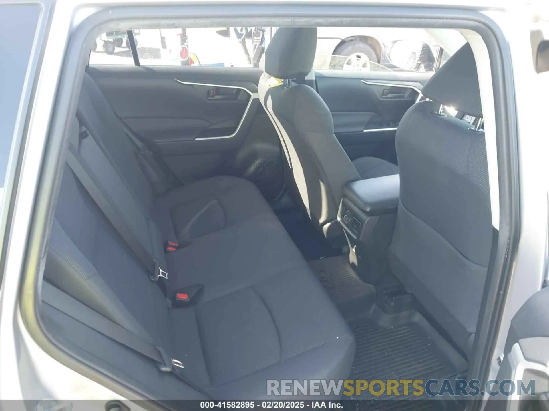 8 fotografías del automóvil dañado JTMG1RFV3ND085130 TOYOTA RAV4 2022