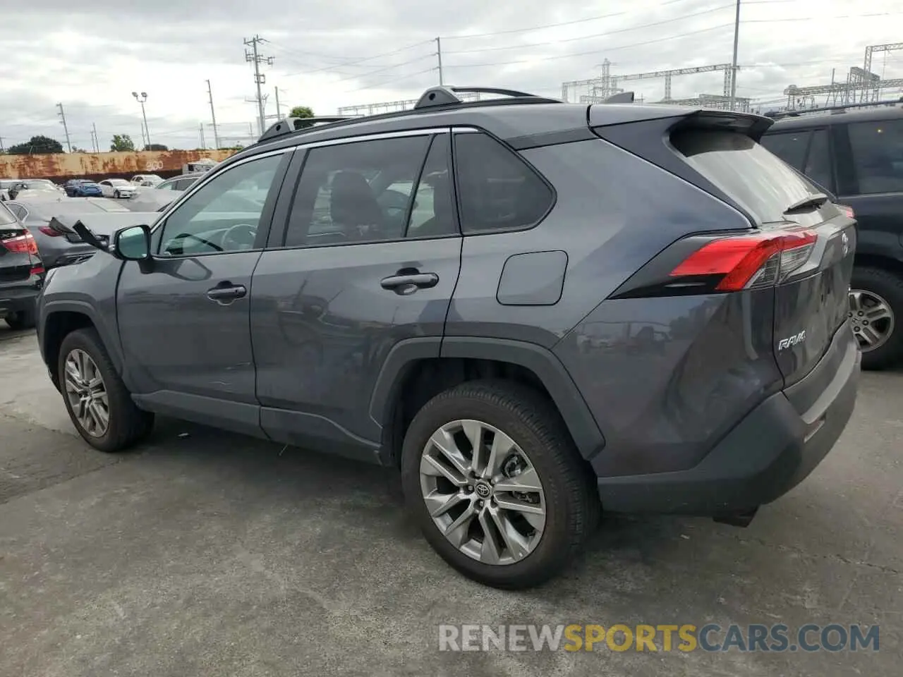 2 fotografías del automóvil dañado 2T3C1RFV3PW298986 TOYOTA RAV4 2023